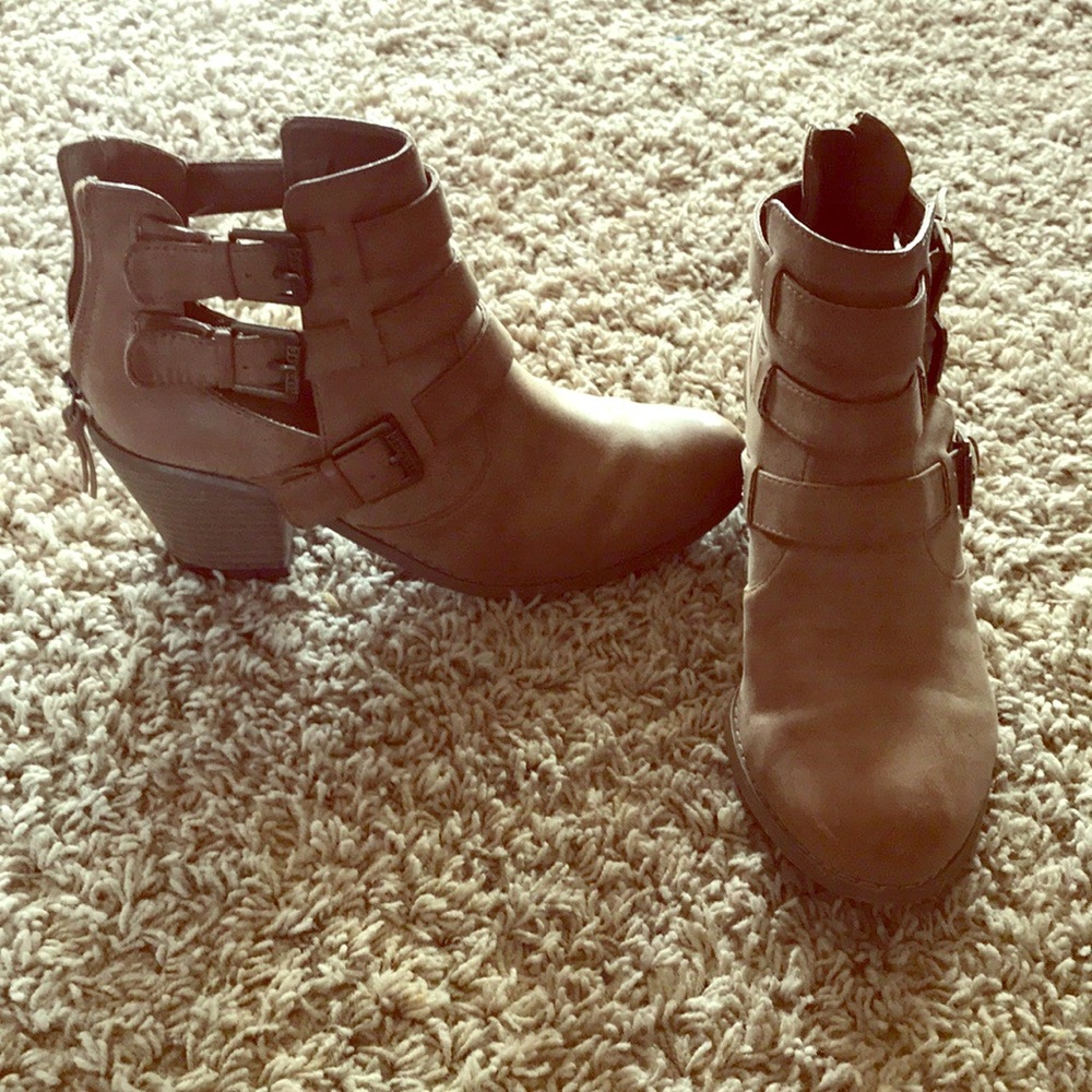 G by Guess brown ankle booties with buckles!